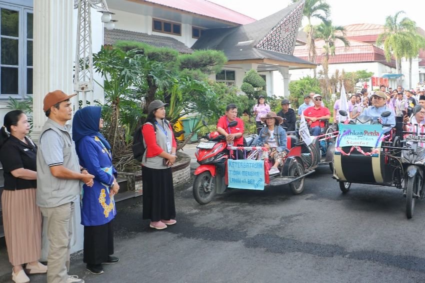 Wali Kota berbaur dengan para penyandang disabilitas di peringatan Hari Disabilitas Internasional Tahun 2024