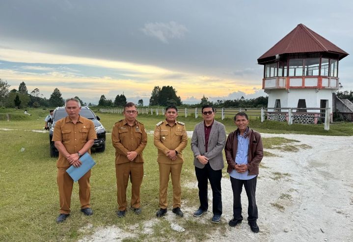 Sabam Sinaga, anggota Komisi X DPR RI Kunjungi Lapangan Pacuan Kuda Siborong-borong