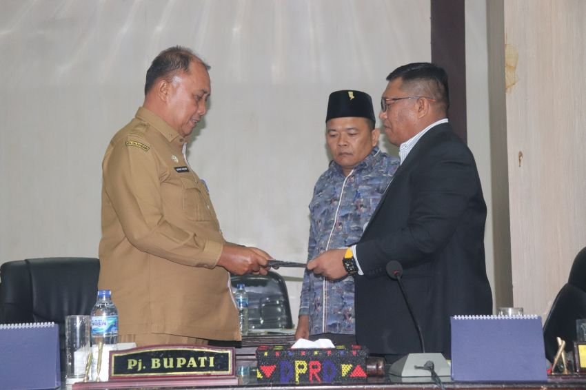 DPRD Paluta Gelar Rapat Paripurna Pengesahan Hasil Reses: Sinergi untuk Kemajuan Daerah