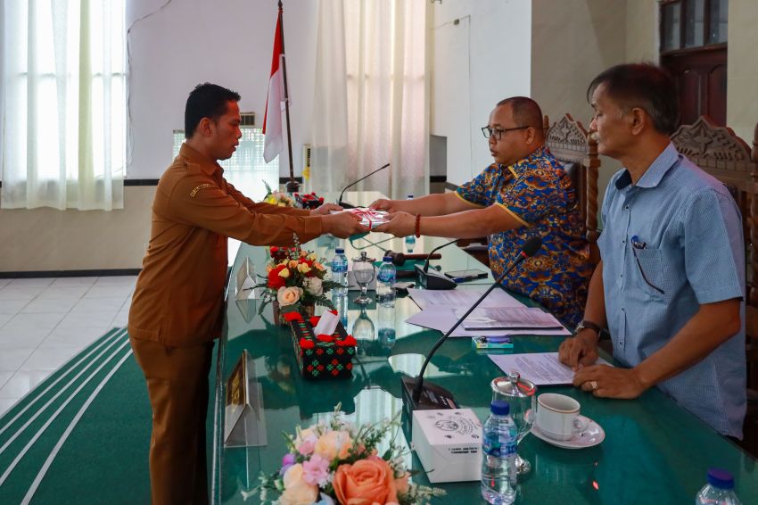 Wali Kota diwakili Sekda menyampaikan Nota Pengantar Ranperda kota Pematangsiantar