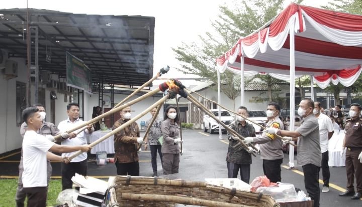 Wakapolres Sergai Hadiri Pemusnahan Barang Bukti Di Kejaksaan