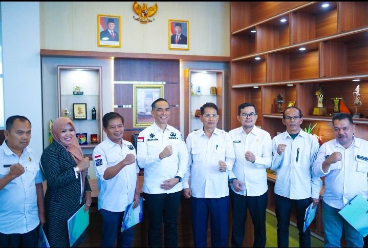 Penyerahan Surat Perintah Pelaksana Tugas (Plt) Pejabat di Badan Pendapatan Daerah Bapenda Kabupaten Solok