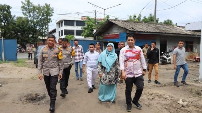 Kapolrestabes Medan Cek Gudang Logistik KPU dan Bawaslu di Jalan Kl Yos Sudarso