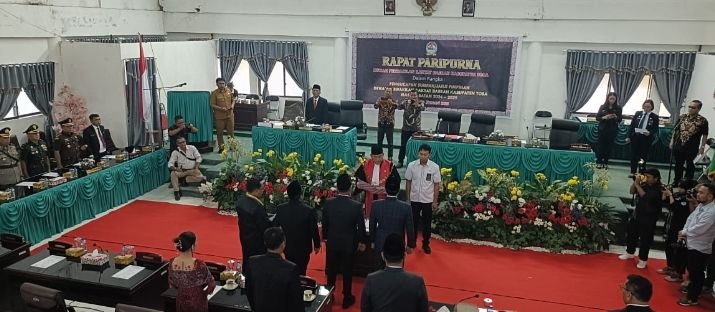 Pengambilan Sumpah Janji Pimpinan DPRD Kabupaten Toba Periode 2924-2029