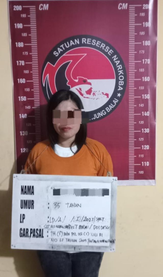 Berisik, Polisi Beli Paket Sabu, Wanita Ini Ampun - Ampun