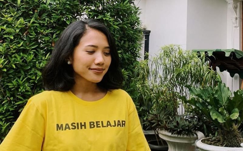 Tren FOMO Bergeser ke JOMO, Puteri Komarudin Ajak Anak Muda Refleksi di Tahun 2025