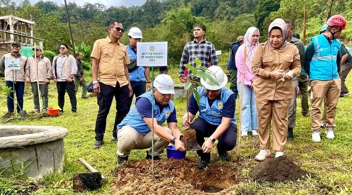PLN UIP SBU Turut Menanam Pohon Serentak