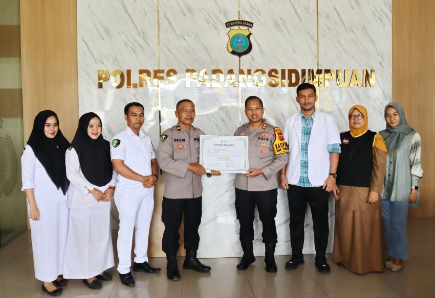 AKBP Dr Wira Prayatna Raih Sertifikat Akreditasi Paripurna Klinik Polres Padangsidimpuan, Bukti Komitmen dalam Pelayanan Kesehatan Berkualitas