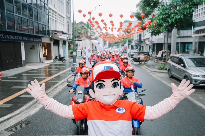 KurirSATSETJNE Medan Siap Mengantarkan Kebahagiaan dengan Tampilan Baru