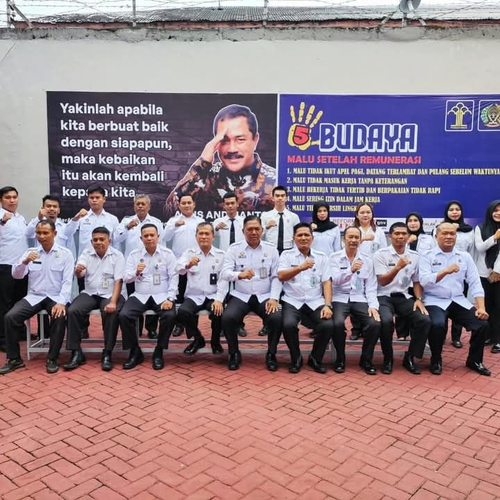 Jajaran Pegawai Lapas Padangsidimpuan Kukuhkan Komitmen bersama Tahun 2025,Kalapas Edison Tampubolon : Langkah untuk Memperkuat Kepercayaan Publik