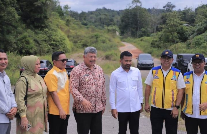 Wali Kota Solok H. Zul Elfian Umar Dampingi Anggota DPR-RI Komisi V, Zigo Rolanda .