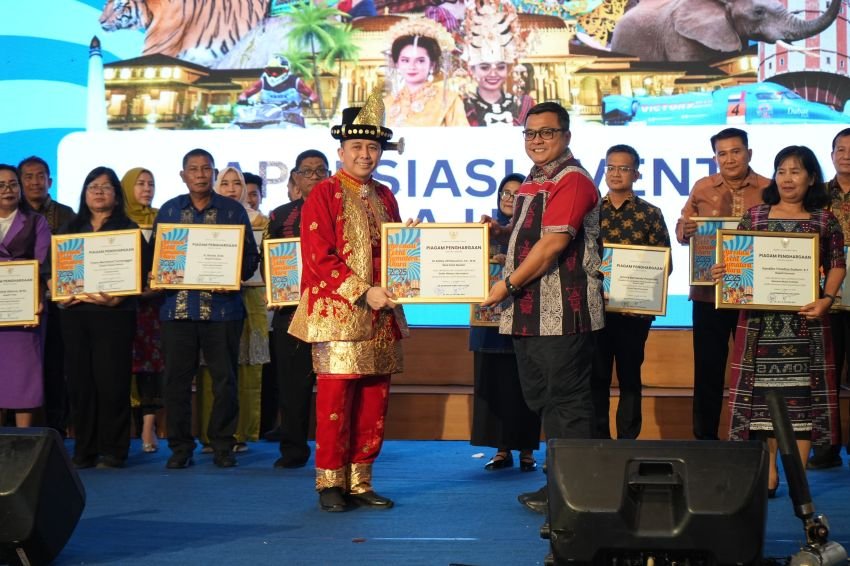 Event Gelar Melayu Serumpun Sukses Digelar, Wali Kota Medan Terima Penghargaan Dari Gubsu