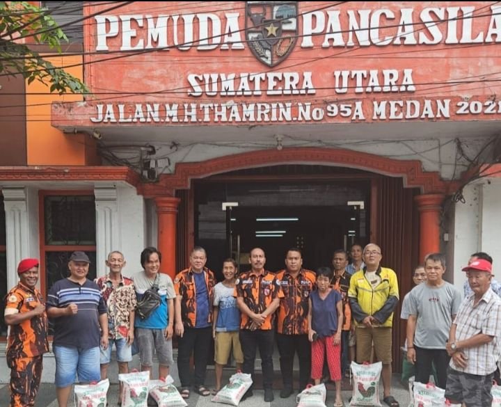 Rayakan Imlek, MPW PP Sumut Bagikan Ratusan Paket Sembako ke Warga Prasejahtera Keturunan Tionghoa