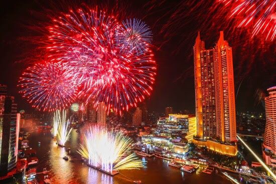 LISA bersama Artis Thailand dan Internasional Terkemuka Memukau Dunia dalam Amazing Thailand Countdown 2025 yang Memperkuat ICONSIAM