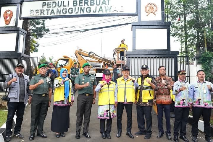 Pusterad Dukung Penertiban Kabel Utilitas di Jakarta Timur, Demi Meningkatkan Keamanan dan Estetika Kota