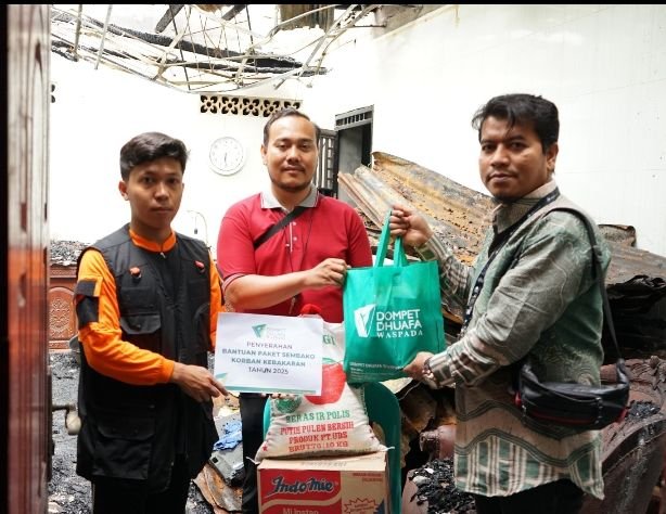 Dompet Dhuafa Waspada Salurkan Bantuan untuk Korban Kebakaran di Medan Timur