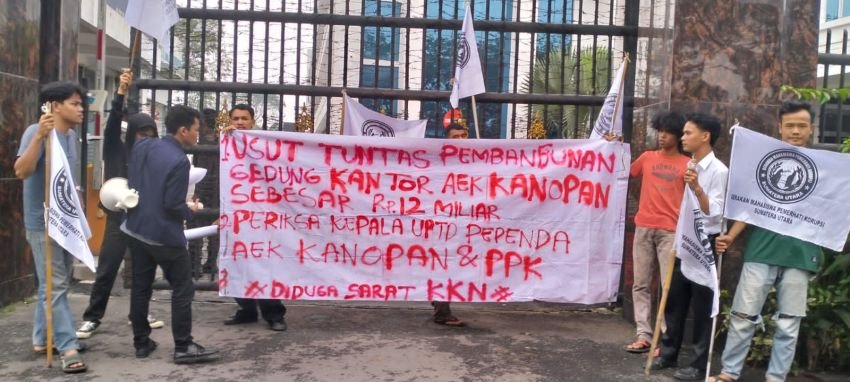 GMPK Sumut Demo Kejati Sumut Terkait Pembangunan Gedung Kantor Aek Kanopan Sebesar 12 Miliar Menuai Persoalan