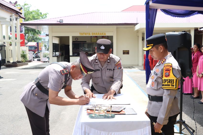 Momen Suka Cita Sertijab Kasat Reskrim dan Kasat Samapta Polres Padangsidimpuan