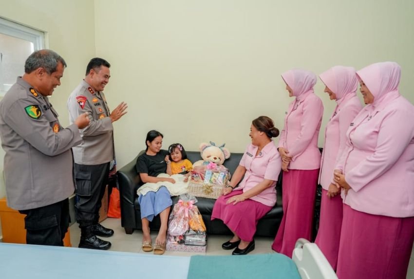 Dukungan Polda Sumut: Kapolda dan Bhayangkari Jenguk NN, Bocah Korban Penganiayaan