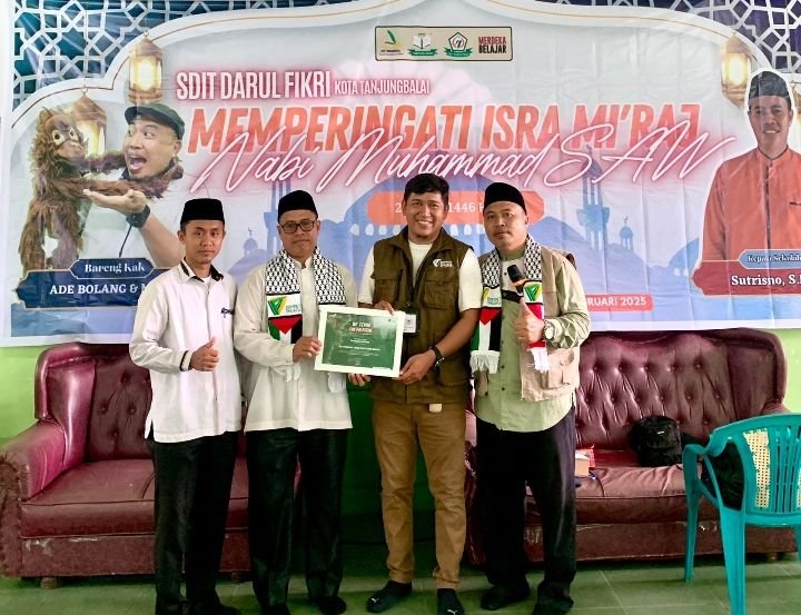 SD IT Darul Fikri Salurkan Donasi Palestina di Kegiatan Roadshow Dongeng Nasional