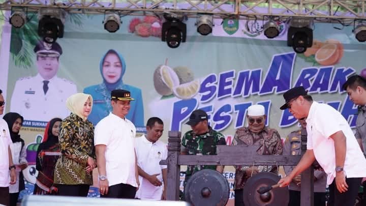 Bupati Madina dan Kajari Tabuh Gong Tanda Pesta Buah di Tambangan Resmi Dibuka, Sukhairi Nasution: Budidayakan dan respons pasar