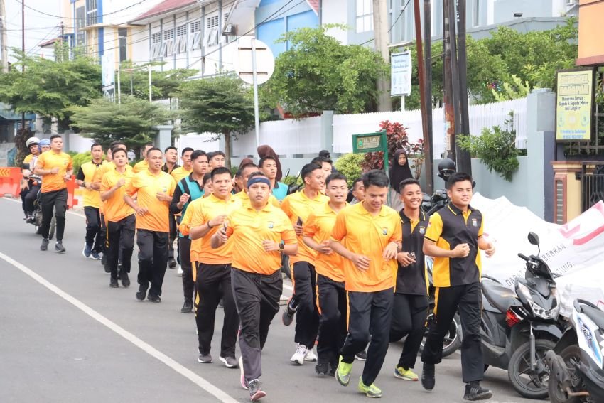 Semangat Kebersamaan! AKBP Dr Wira Prayatna Pimpin Lari Pagi 10K Bersama Personel Polres Padangsidimpuan