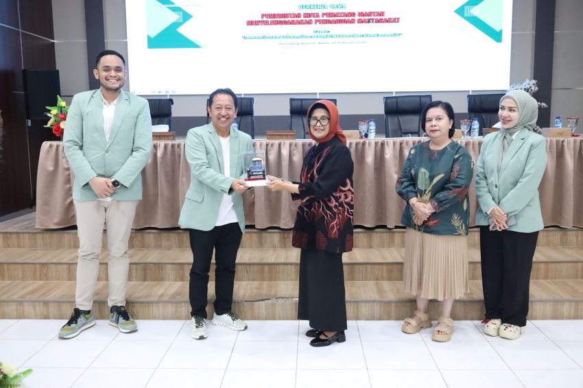 Wali Kota menghadiri Seminar Pemanfaatan Bahan Alam sebagai Bahan Obat dan Kosmetik