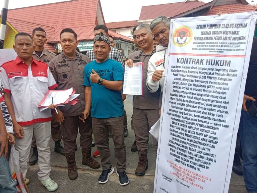 Massa LSM PMPRI Geruduk Kantor Kejaksaan Kisaran, Desak Tetapkan Tersangka Kasus Korupsi Pengadaan 177 Desa