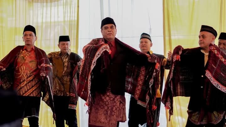 Suasana Bahagia Bupati Madina Sukhairi Nasution saat Gelar Resepsi Pernikahan Putra Sulungnya