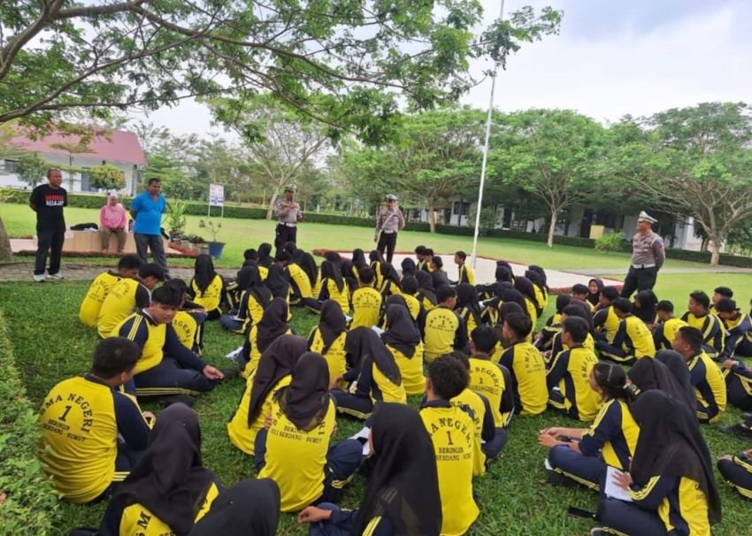 Sat Lantas Polresta Deli Serdang Gelar "Police Go To School" dalam Rangka Operasi Keselamatan Toba 2025