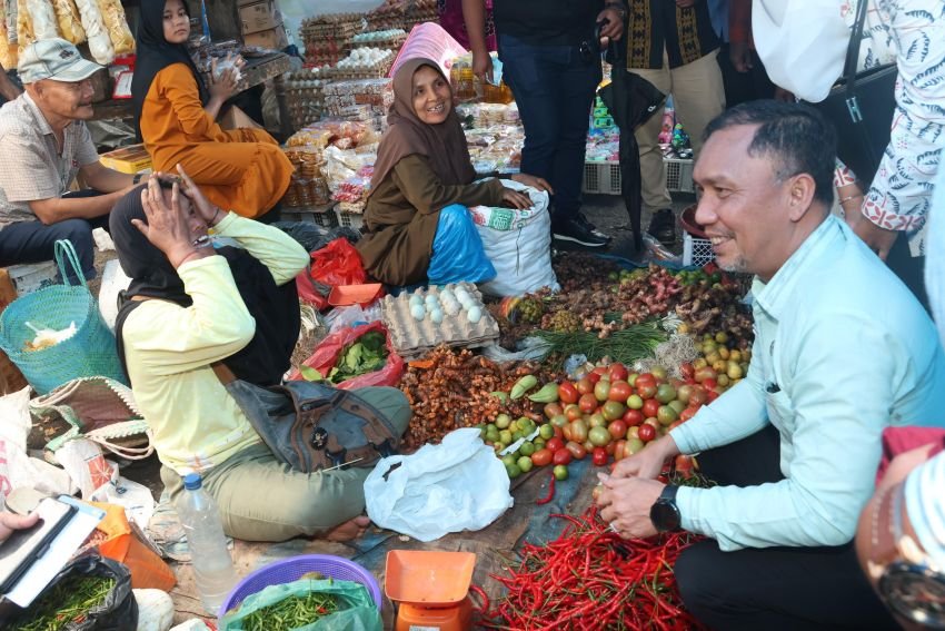 Jelang Ramadhan 1446 H, Sekda Tapsel Sidak Pasar Sipirok, Sofyan Adil : Pastikan Stabilitas Harga Kebutuhan Pokok