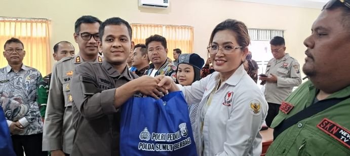 Baksos Polri Presisi, Polres Toba Salurkan Bingkisan Sembako Kepada Masyarakat