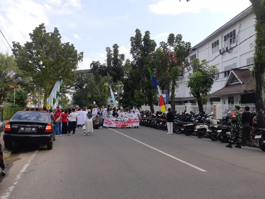 Siswa SMKN 10 Medan Demo, Serukan "Tolong Kami, Pak Prabowo"