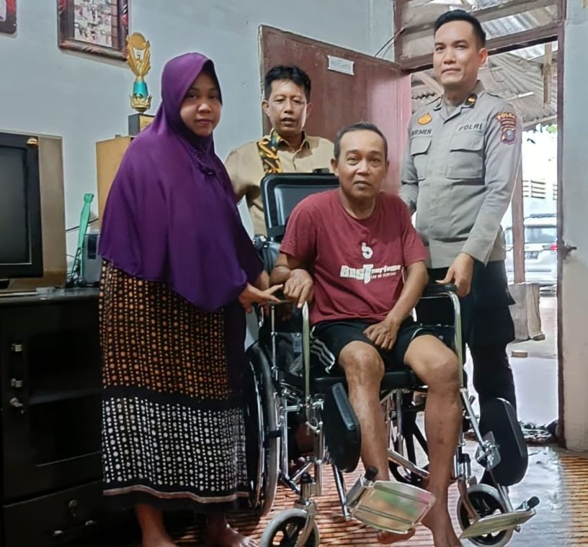 Wartawan Penderita Stroke Terima Kursi Roda dan Sembako dari Polres Sergai