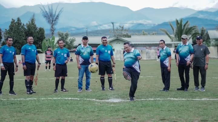 Sekda Madina Buka Turnamen Sepak Bola Bupati Cup III, Alamulhaq : Semoga Sukses