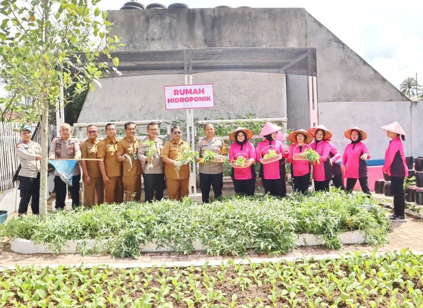 AKBP Dr Wira Prayatna Luncurkan Program Penguatan Pekarangan Pangan Lestari untuk Ketapang dan MBG Padangsidimpuan