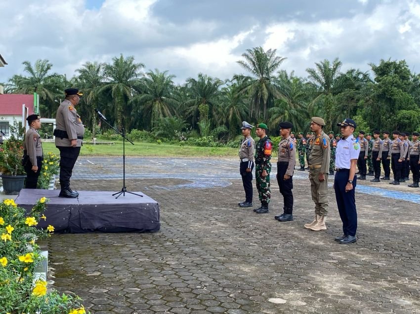 Kapolres Palas Pimpin Apel Gelar Pasukan Operasi Keselamatan Toba 2025,AKBP Diari Astetika : Wujudkan Tertib Lalu Lintas