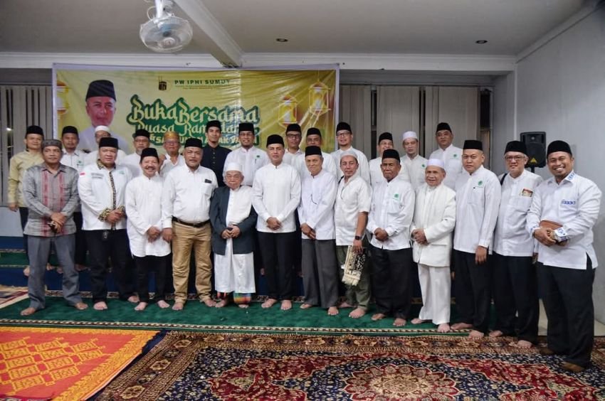Ketua IPHI Sumut Dr. H Musa Rajekshah Gelar Buka Puasa Bersama Pengurus, Santuni Anak Yatim