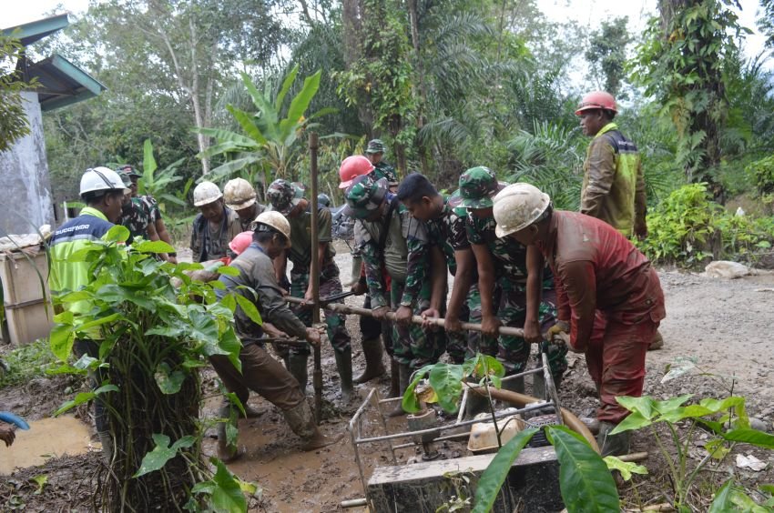 Harapan Baru di Tanah Gersang: TMMD ke-123 Kodim 0212/Tapsel Bangun Sumur Bor untuk Warga Desa Simanuldang