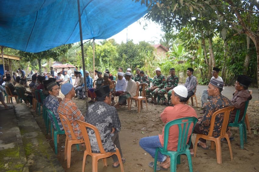 TNI Rangkul Duka Warga,Satgas TMMD ke 123 Kodim 0212/Tapsel Tunjukkan Rasa Kepedulian bersama Warga Setempat Palas