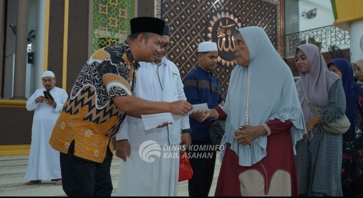 BKM Agung H. Achmad Bakrie Kisaran Salurkan Bantuan Kepada Kaum Dhuafa dan Anak Yatim