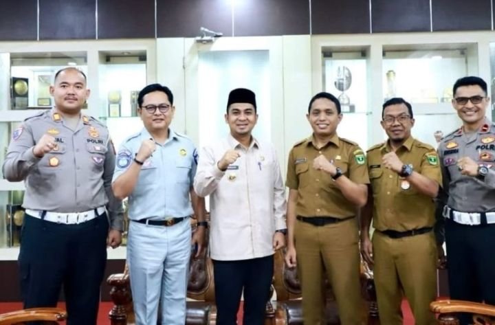 Audiensi antara Wali Kota Solok Dr. Ramadhani Kirana Putra dengan perwakilan Jasa Raharja, Samsat, dan Satlantas Kota Solok.