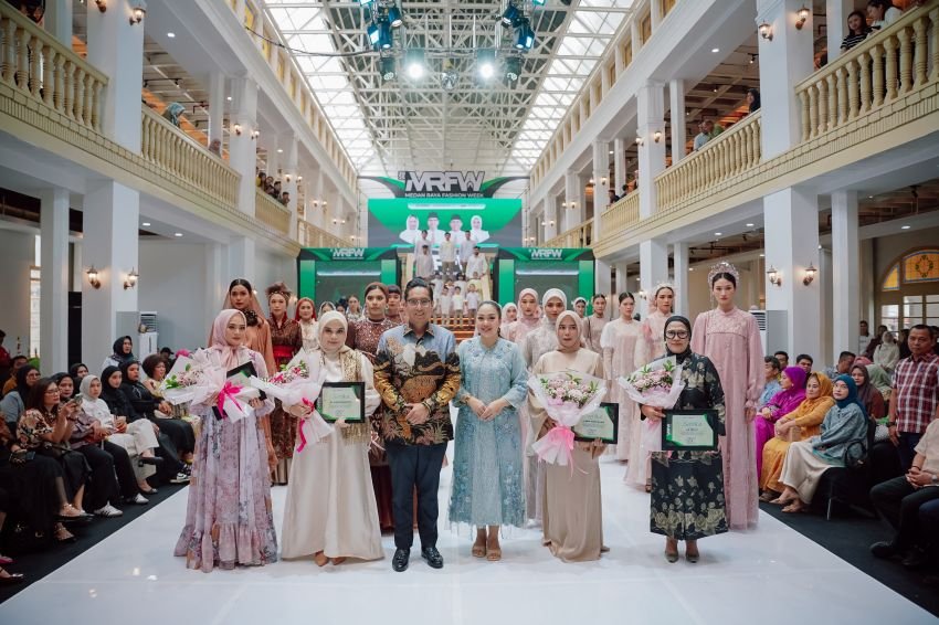 Tutup MRFW 2025, Rico Waas Berharap dapat Menggerakkan Dunia Fashion Designer Kota Medan