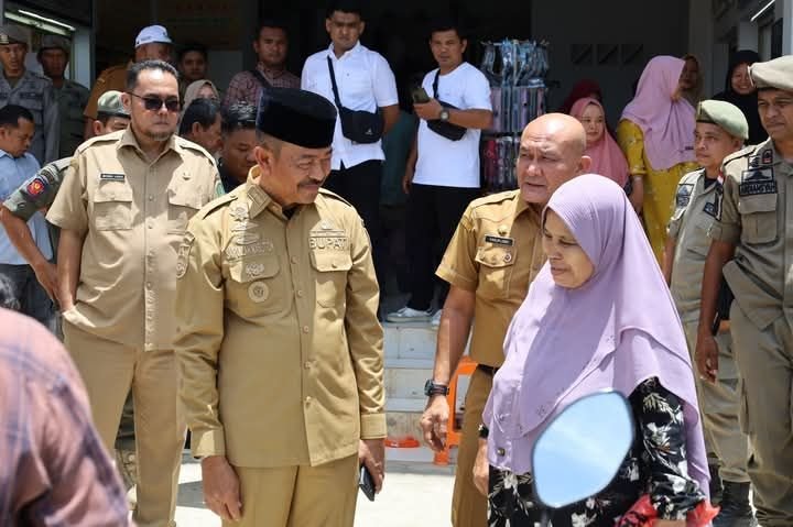 Bupati Saipullah Nasution Dengarkan Sejumlah Keluhan Pedagang Pasar Baru Panyabungan Madina