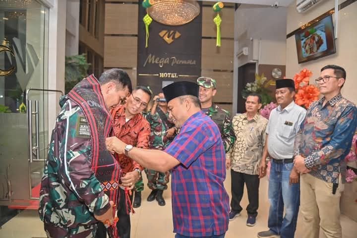 Walikota Letnan Dalimunthe Sambut Kunjungan Pangkogabwilhan I Letnan Jenderal Kunto Arif Wibowo di Padangsidimpuan.