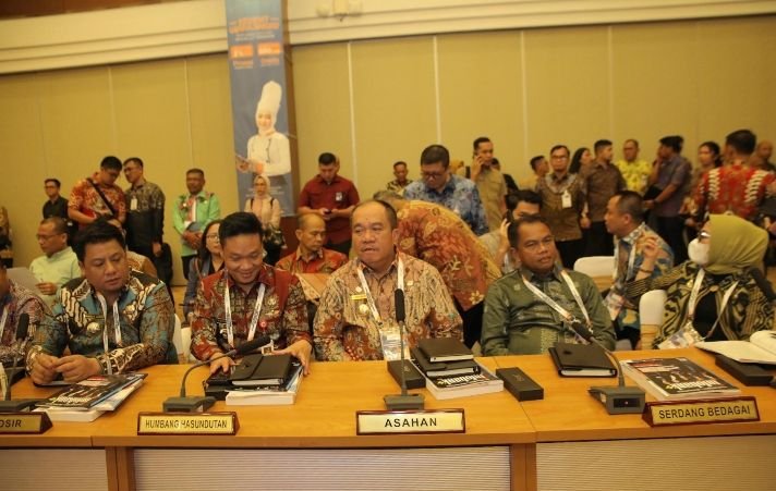 Bupati Asahan Ikuti RUPS Bank Sumut