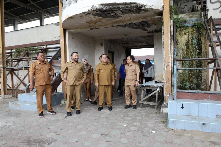 Wali Kota meninjau langsung kondisi stadion Siantar yang kondisi Terlantar