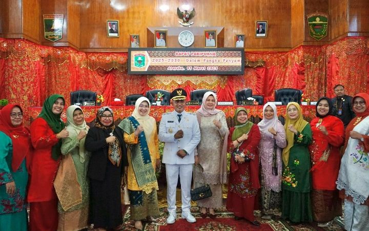 Rapat Paripurna Penyampaian Pidato Perdana Bupati dan Wakil Bupati Solok Periode 2025 - 2030