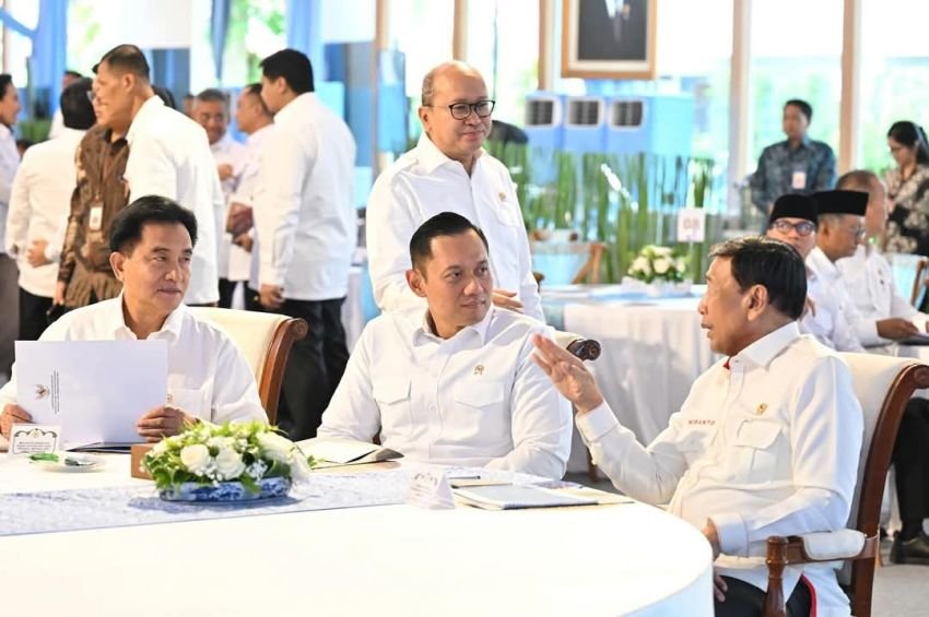Agus Harimurti Yudhoyono Hadiri Rapat Terbatas Bersama Kabinet Merah Putih di Istana Kepresidenan