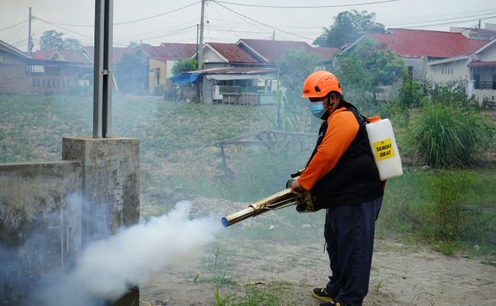 Dompet Dhuafa Waspada dan BKM Musala Al Hijrah Fogging 250 Rumah di Medan Krio Sunggal